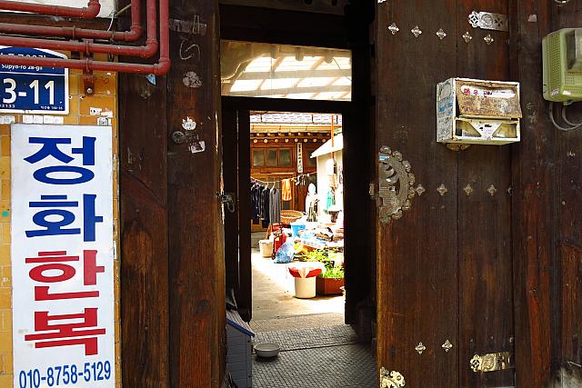 普通のお家のようだけど、よく見ると韓服の仕立て屋さん