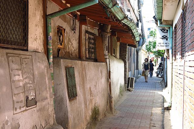 「ハノク（韓屋）」の看板は何のお店だろう？