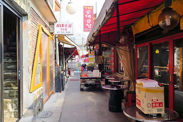 スンデ（腸詰め）とコプチャン（ホルモン）のお店