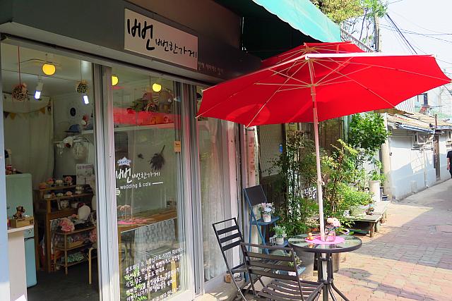 いかにも個人の店っぽい雑貨やアクセサリーのお店もあります