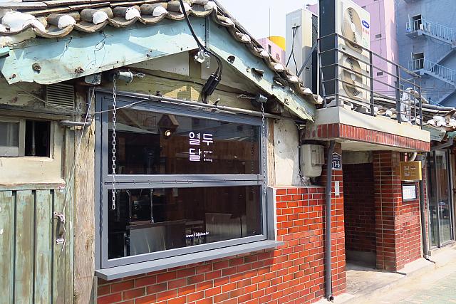 韓国っぽい食材を取り入れたパスタや花のビビンバなど西洋と東洋をコラボさせたようなメニューが話題の韓屋レストランバー「ヨルトゥダル」