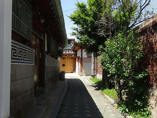さらに進むと