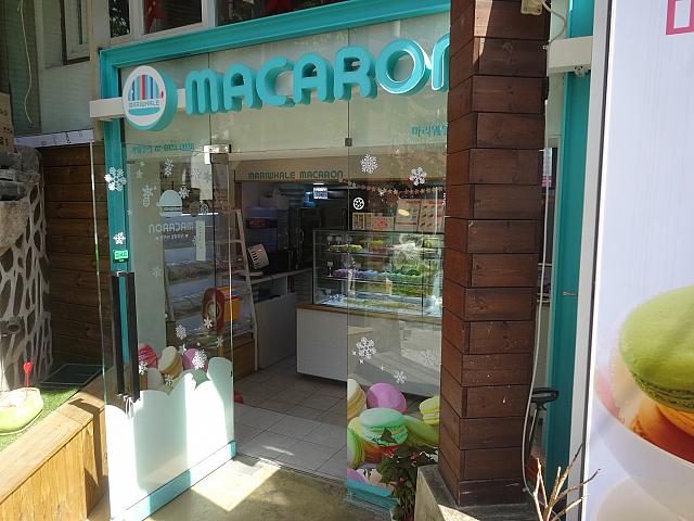途中にマカロンのお店が