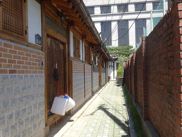 韓屋が続いています。でもこの先は行き止まり。