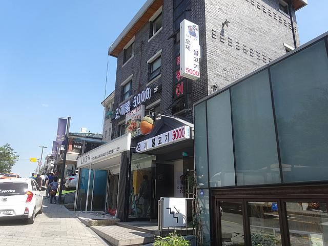 オチェプルコギのお店。下にはＬＵＳＨ。