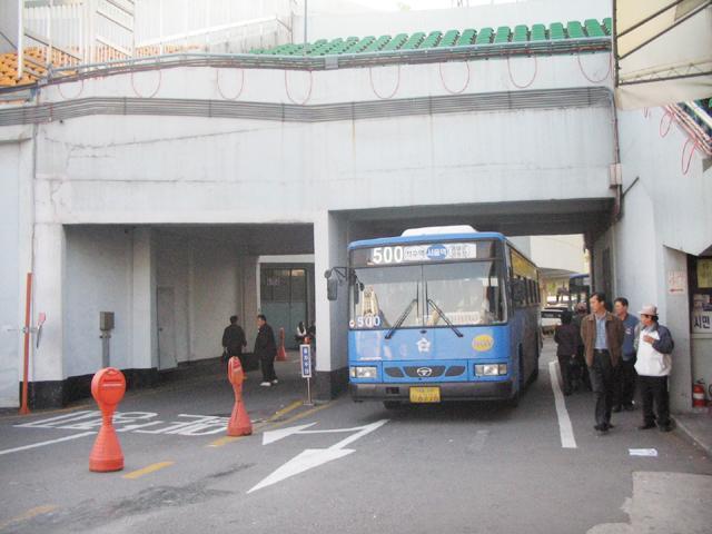 バス専用の入口