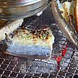 自分で焼くウナギは韓国ならでは！？コチュジャンの赤いタレを付けて焼くことも多いけれど、こちらは塩焼きで！
