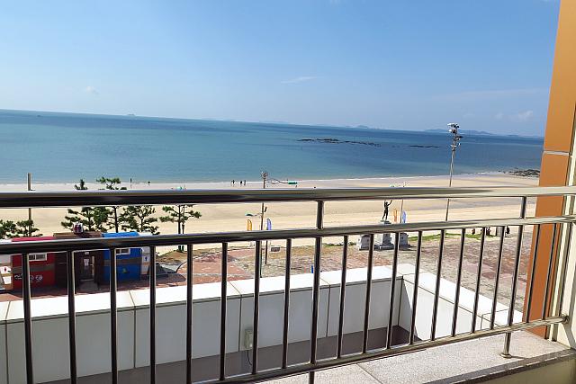 ベランダからは広い海の景色が！