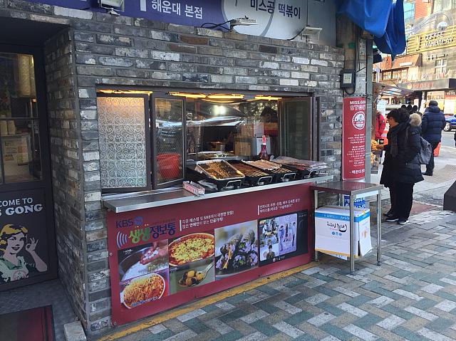キンパッなど、店先で買って食べることができます。