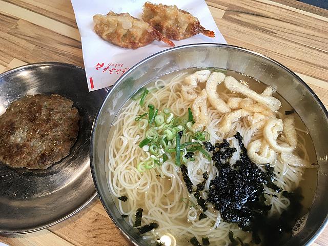 北村グッシとトッカルビのセット（6,000ウォン）とセウティギムマンドゥ/海老揚げ餃子（3,000ウォン）＠北村ソンマンドゥ