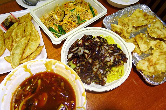 カンチャジャン（7,000ウォン）、ヘサンムルポックンパッ/海鮮炒飯（8,000ウォン）、チャプサルタンスユク/もち米粉衣の韓国式酢豚（小17,000ウォン）＠中華料理店の宅配