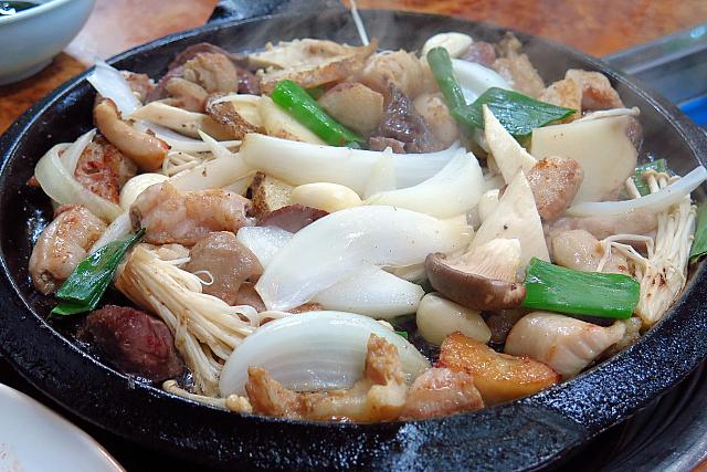 モドゥムグイ/ホルモン盛り合わせ焼き（18,000ウォン×2人前）＠鍾路のプルタヌンコプチャン本店