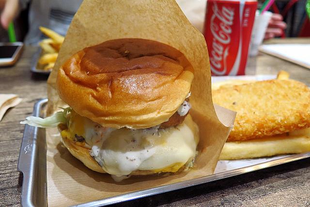 シュリンプビーフバーガーのランチセット（10,500ウォン）＠モダンビストロDISHES
