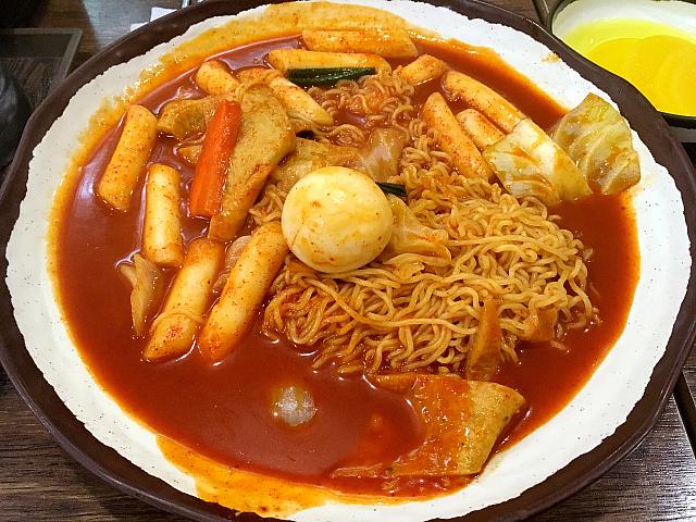 ラポッキ（8,000ウォン）＠チムジルバン黄金スパの食堂