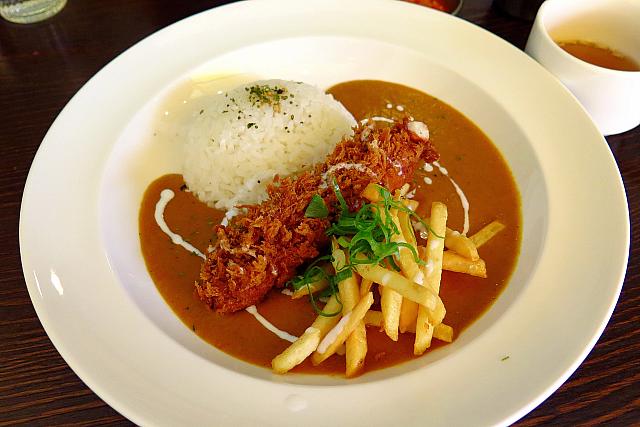 クリームトマトカレー（4,500ウォン）に海老チーズの豚ロース巻きとポテトフライをトッピング（3,000ウォン）＠聖水洞のミミエカレー