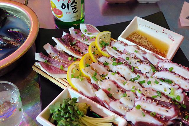 トルムノ/茹でたマダコのスライス刺身（33,000ウォン）＠上水洞カフェ通りの海鮮飲み屋トンピラン
