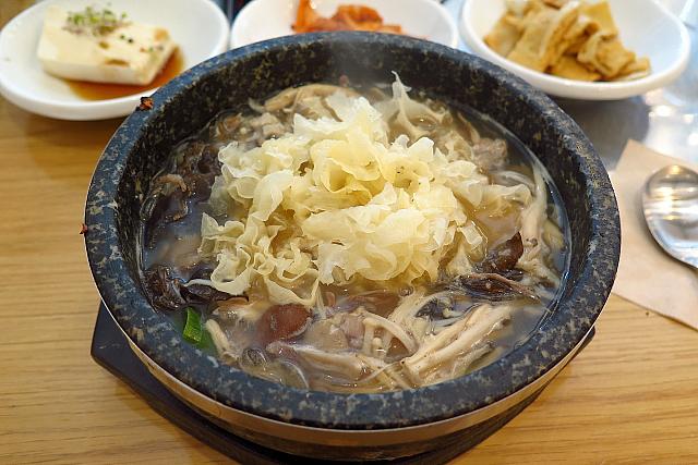 白きくらげ入り辛くないきのこユッケジャン（9,000ウォン）＠ポソッチプ