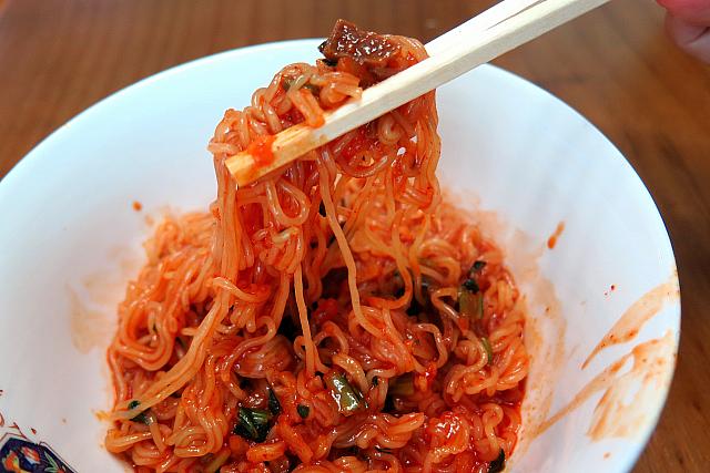 オットゥギ・ハムンビビンミョン/咸興ビビン麺（マートで1,200ウォンくらい？？）
