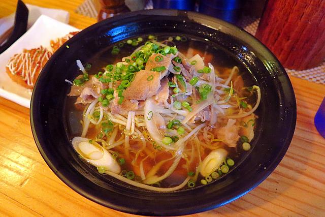 肉肉うどん（7000ウォン）にクリームコロッケ（2個3000ウォン）をシェア＠うどん家族