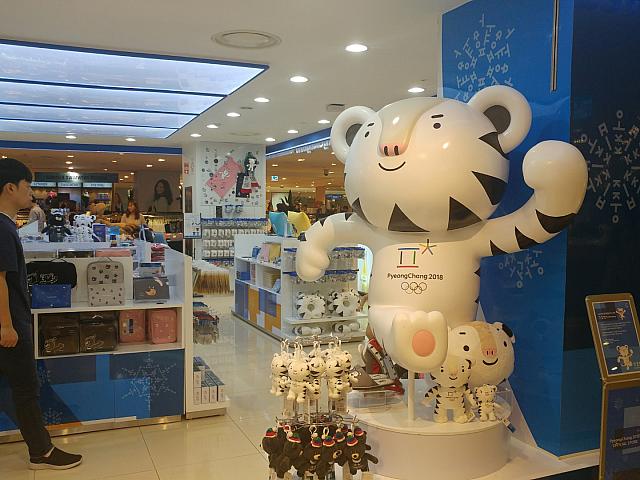 公式ショップは明洞ロッテ百貨店本店の本館９階にあります！気になる方はのぞいてみてくださいね～！