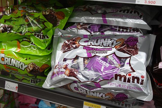 クランキーチョコの中になんと韓国餅が！！
