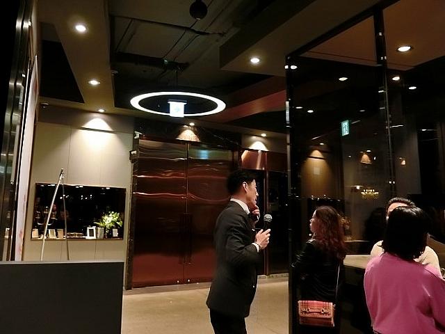 食事会場は隣のビル【シンソントウォーモール3F】　