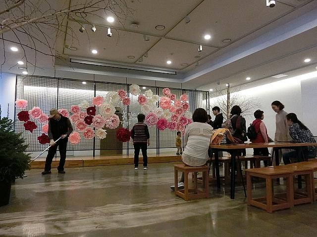 休憩所もお花のアート