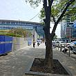 地下鉄駅から釜山駅までは、まだまっすぐ歩けず、両サイドの道からアクセス。