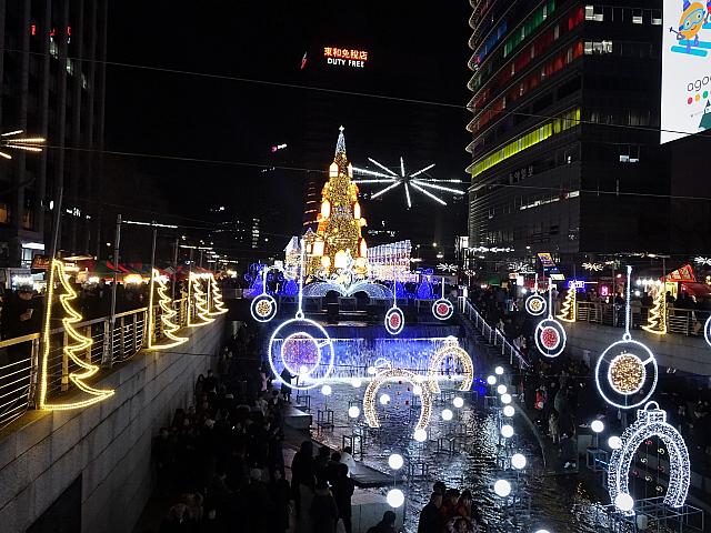 ど派手なツリー。