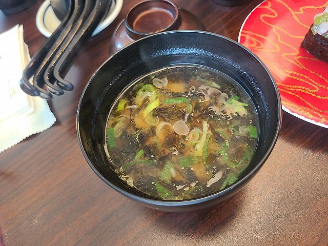 お味噌汁も一緒に～