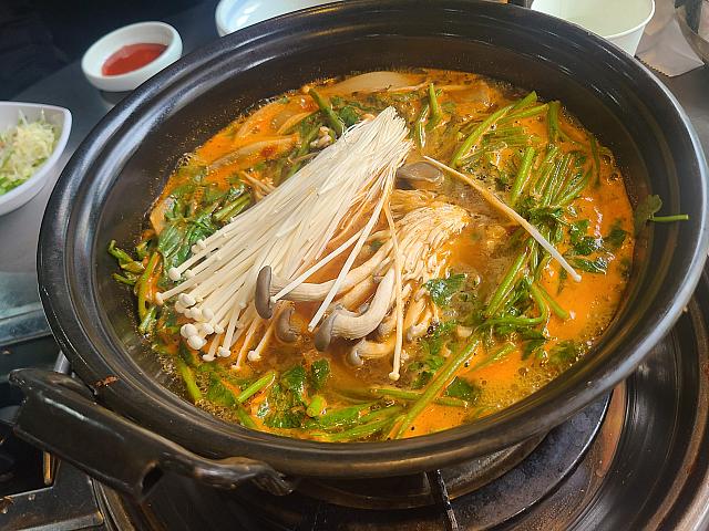ピリ辛なスープが韓国式！