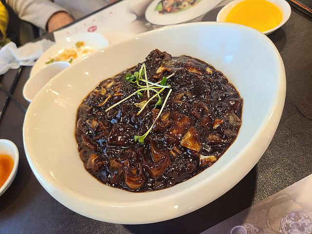 チャジャンミョンもあります。