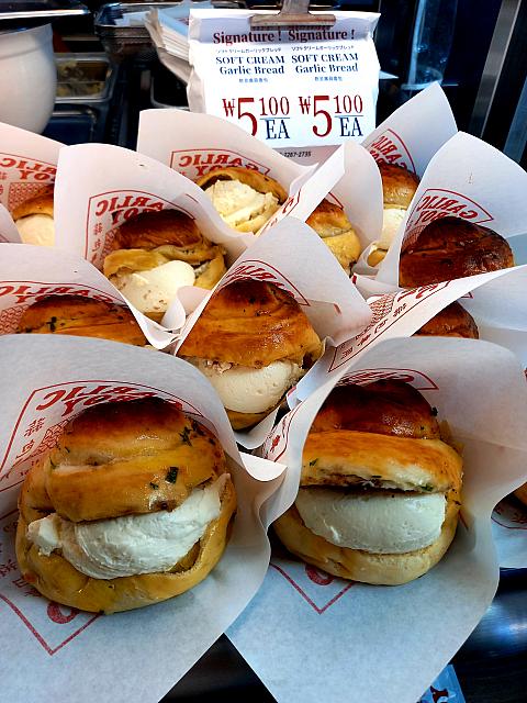 シグニチャーはクリームチーズヨーグルトクリーム入り！