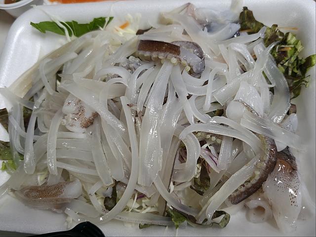 生きのいいイカが入ったと言われ、イカの刺身も購入～♡＾＾