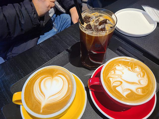 パンと一緒にカフェでコーヒータイム！