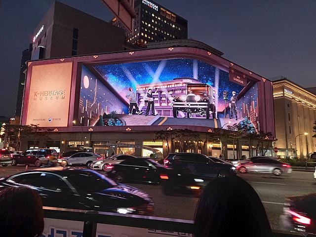 バスが通るとちょっと見えなくなってしまいますが、繰り返しやっているので明洞観光の際にぜひお立ち寄りを~＾＾