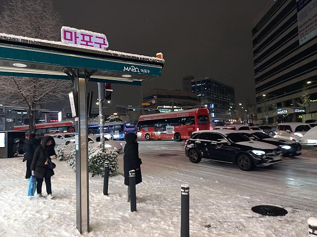 連日零下が続いているソウル。寒くなっているので、<br>旅行の際はダウンや帽子、手袋、ほっかいろなどなど、防寒グッズは必須です！