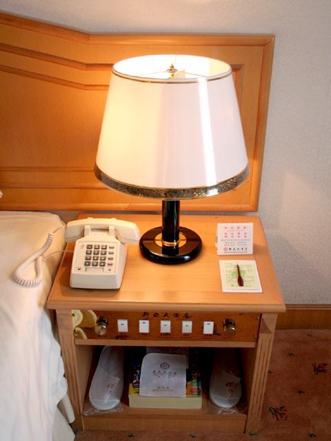 ちょっとレトロな雰囲気の電話がかわいいですね。