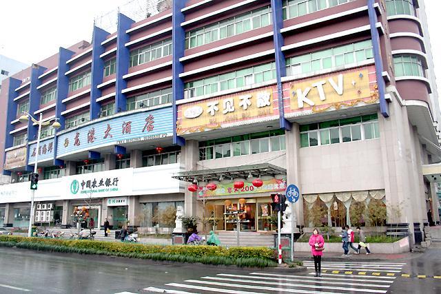 秋涛北路側からみたホテルの外観。
中国農業銀行の横にも入り口があります。