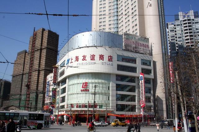 デパート「上海友誼商店」<BR>　営業時間　10:00～22:00
