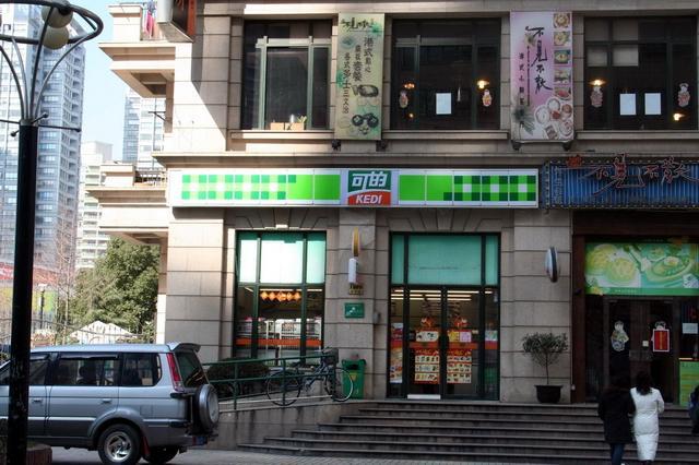 コンビニ「可的」<BR>営業時間　24時間