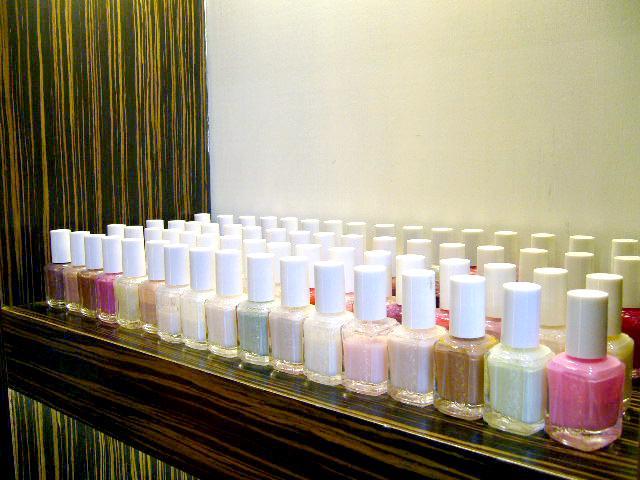 ★essieポリッシュ　各90元 