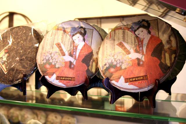 こちらは美人茶。プーアル茶を飲み続けるとこんな美人になれるかも！？ \\n
