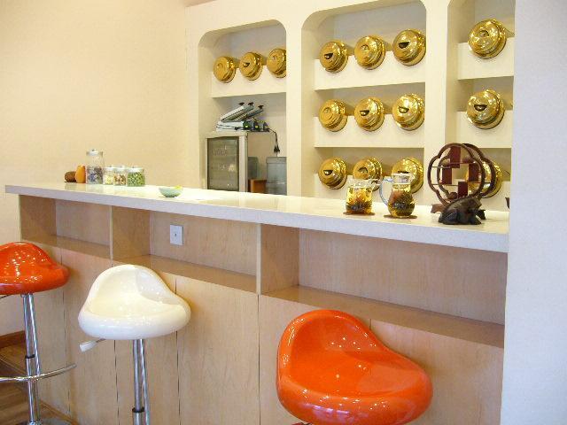 喫茶コーナーがあり、お茶の試飲もできます。（一部有料）