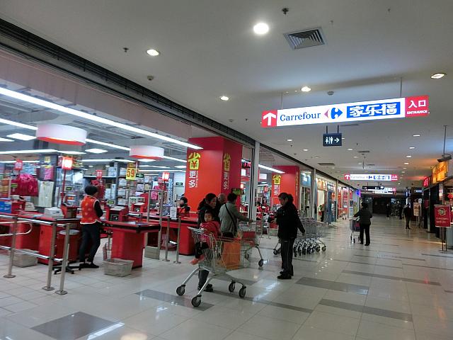 ④左手にレジが。ここからは入れないので、