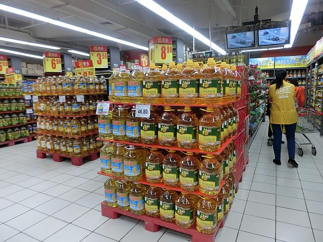 油の売場面積の広さが中国的