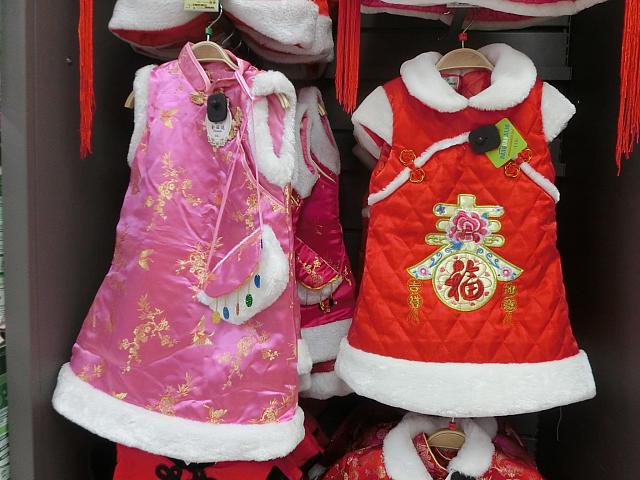 観光地より安い子ども用チャイナ服（70元）