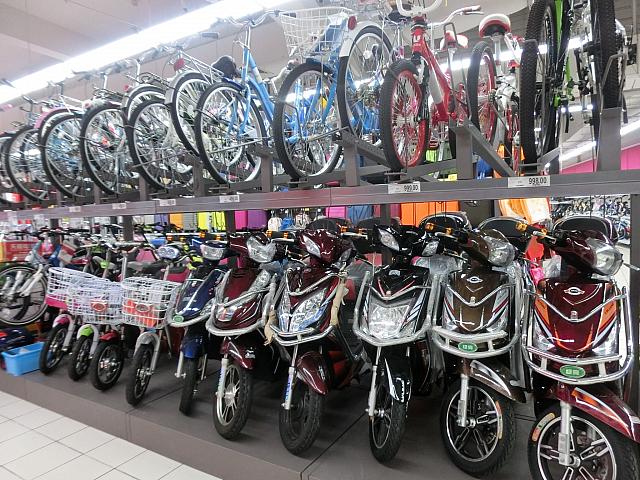 自転車やバイクも売ってます