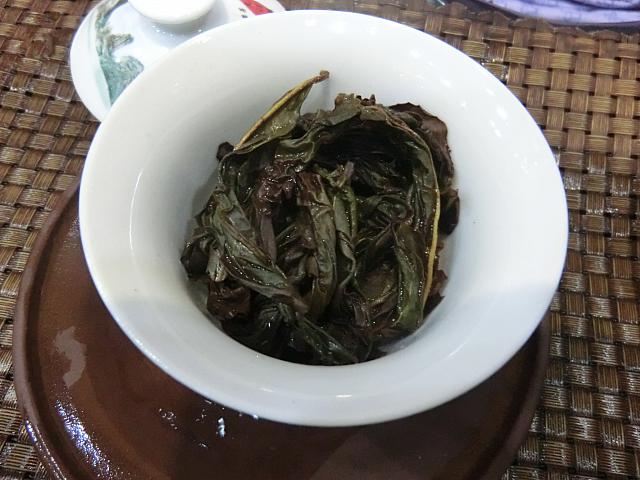 お湯を注ぐと広がり、