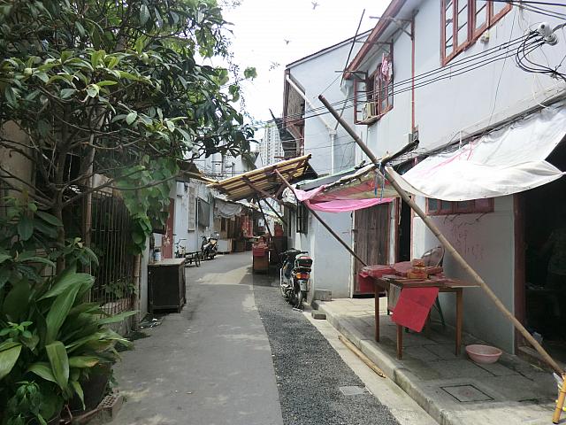 周りの路地はさらに庶民的な雰囲気